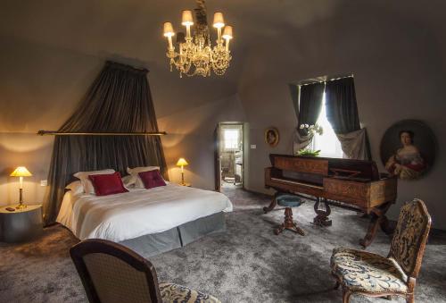 Book the Atypical Double Room with Pool View Atypical Double Room with Pool View