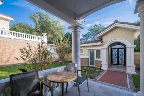 room detail thumbnail 1