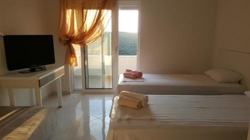Studio Apartment with Sea View image 10