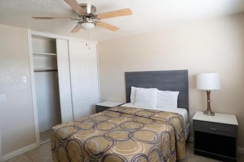Apple Valley Hotel & Lodge