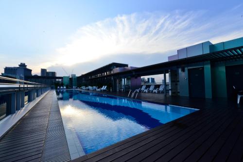 Swimming pool, Hotel Chancellor@Orchard in Orchard