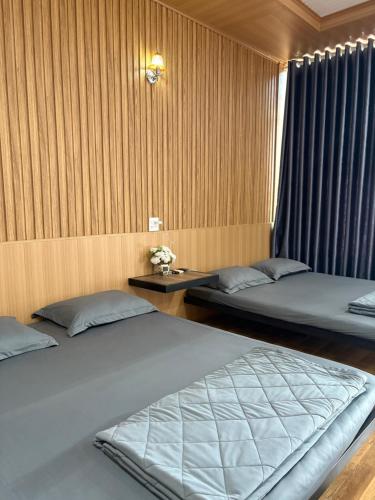 2 queen beds