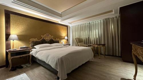 room detail thumbnail 1