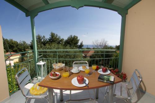 Facilities, Maria Apartments in Lourdata