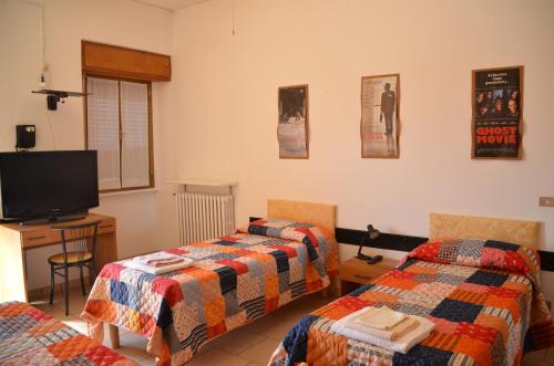 3 twin beds