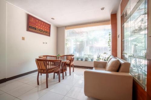 Lobby, Rehat at Hotel 10 Buah Batu in Buahbatu