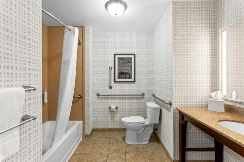 Hampton Inn Dekalb - Near the University - image 10
