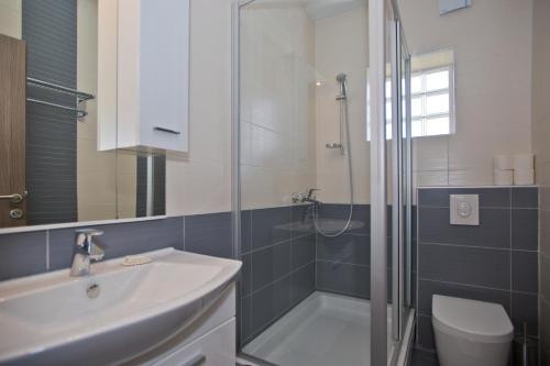 Apartment with Sea View image 10