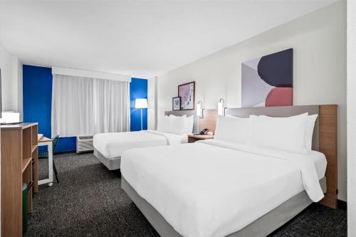 2 queen beds