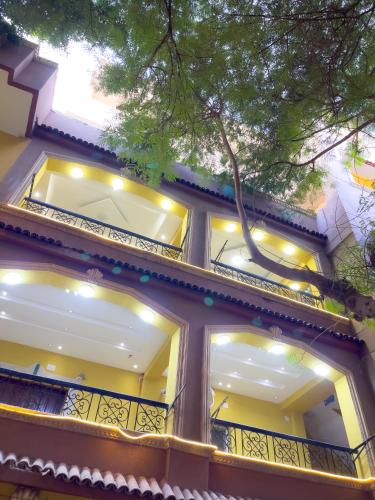 Kemet Pyramids INN 4