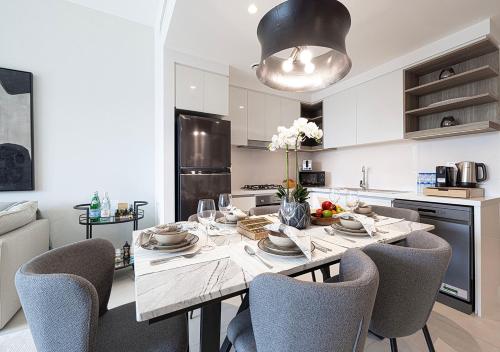 Luxury Downtown Suites by Maison Aurora