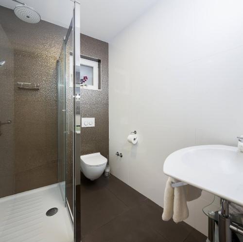Balatura Split Luxury Rooms - image 9