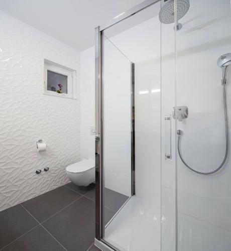 Balatura Split Luxury Rooms - image 11