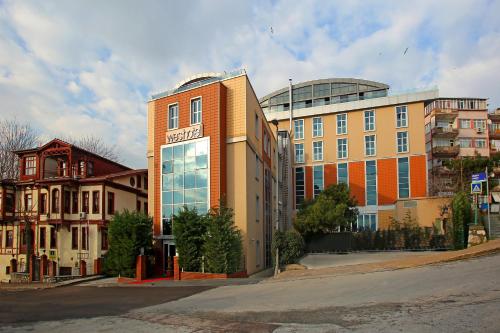 . Wes Hotel