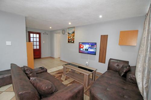 Peaceful 2 Bedroom Flat in Germiston with WI-FI