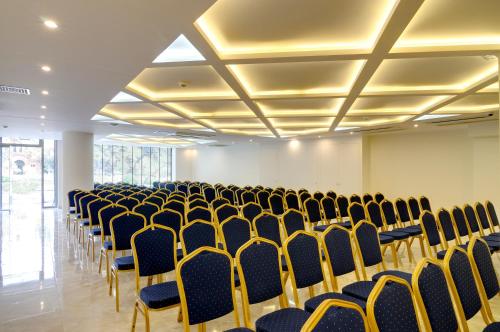 Athens Avenue Hotel - image 11