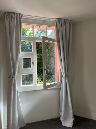 Beautiful and bright studio flat right in front of Zurich lake, Curych (fotografie 9)