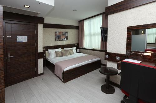 Wes Hotel - image 14