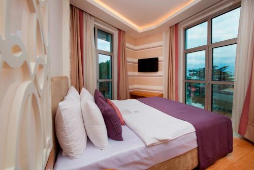Wes Hotel - image 8