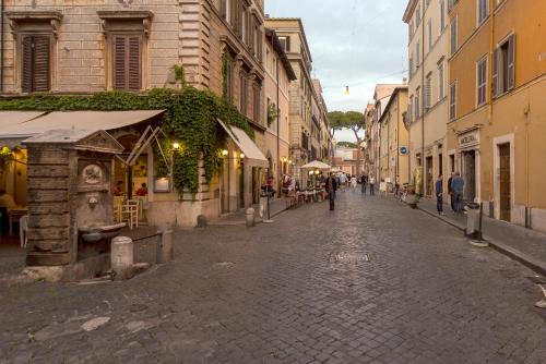 La Porta Rossa di Borgo - Vatican Luxury Suite - image 2