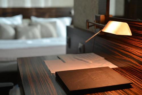 Wes Hotel - image 2