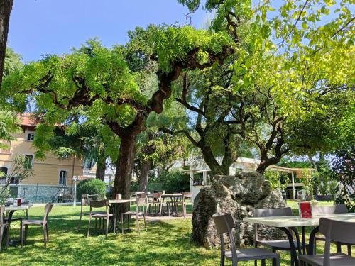 Garden, Hotel Villa Maria in Desenzano Del Garda