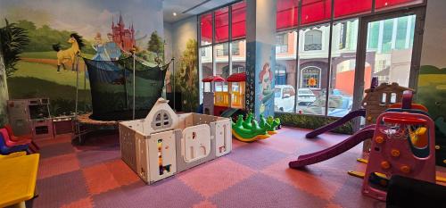 מועדון לילדים, LOUMAGE S SUITES AND SPA in מנאמה