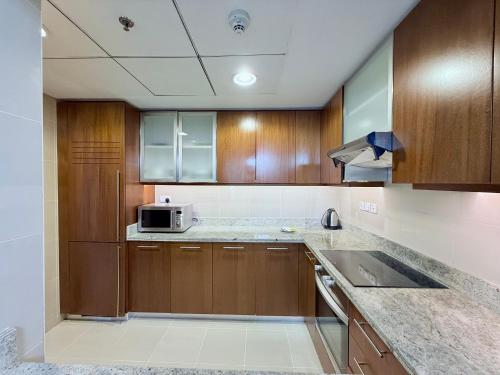 Urban Retreat 1BR with Pool & Burj Glimpse, Dubai (photo 6)