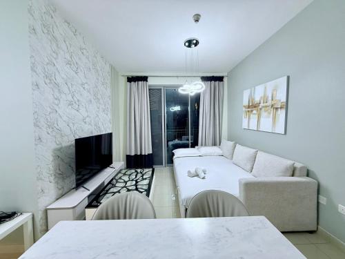 Urban Retreat 1BR with Pool & Burj Glimpse, Dubai (photo 8)