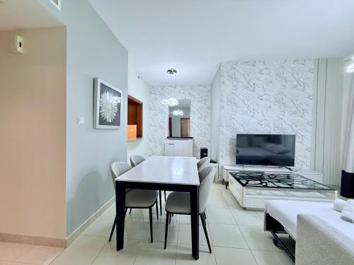 Urban Retreat 1BR with Pool & Burj Glimpse, Dubai (photo 9)