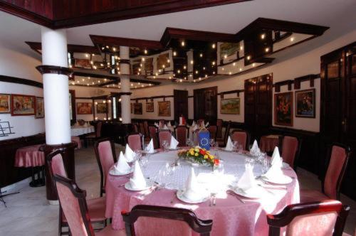 Restaurant, Hozam Wellness es Apartman in Szolnok