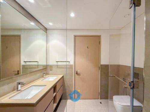 Next to Burj Khalifa & Dubai Mall Luxury 2BR Grande Signature - Like Home - image 11