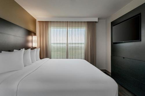 Residence Inn by Marriott Denver Airport at Gateway Park - image 7