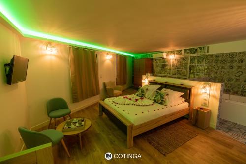 Cotinga in Villars-les-Dombes