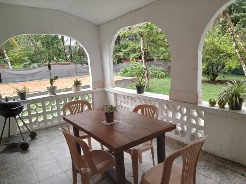 La villa fruitier Cavalier in แซ็ง-โลร็อง-ดู-มาโรนี