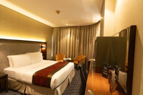 Versailles by Vieras Hotel Room Type - Deluxe King Room