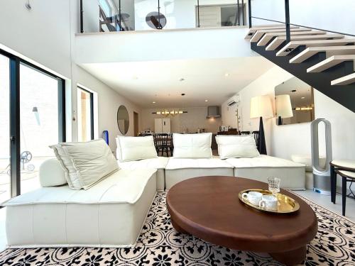 Sunshine Pool Villa 2 New Luxury Resort Villa Fully Enclosed Natural Lawn Golf Sauna