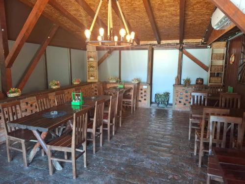 ห้องอาหาร, Burence -m in ชุการิกา