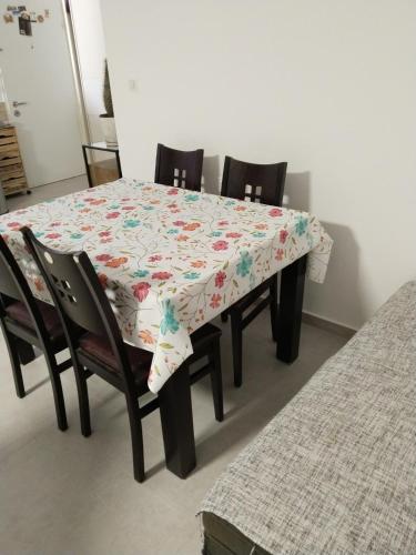 Instalações, Rony's Place in Ashkelon