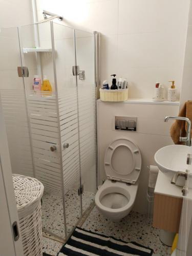 Chuveiro, Rony's Place in Ashkelon