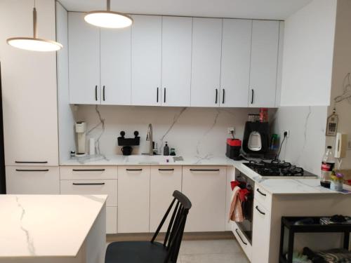 Instalações, Rony's Place in Ashkelon