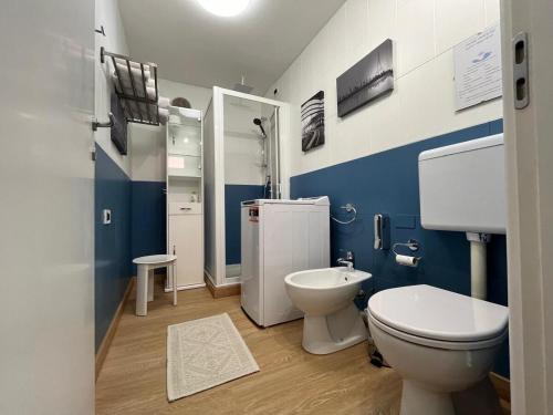 ห้องน้ำ, Portion of independent villa in ชินิเซลโล บัลซาโม