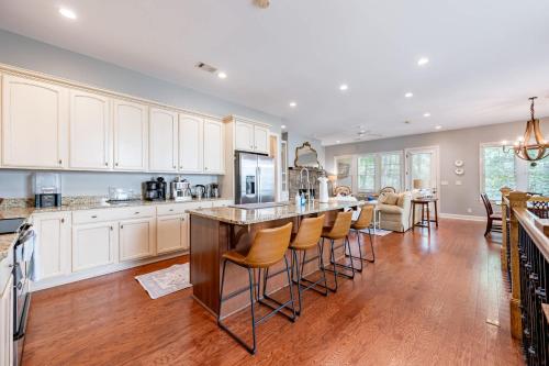 廚房, 4BR Greensboro Lake Oconee Gem - Golf Views in 格林斯伯勒