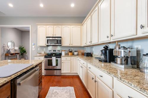 廚房, 4BR Greensboro Lake Oconee Gem - Golf Views in 格林斯伯勒