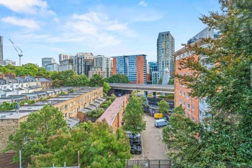 2 Bedrooms Flat in Little Venice