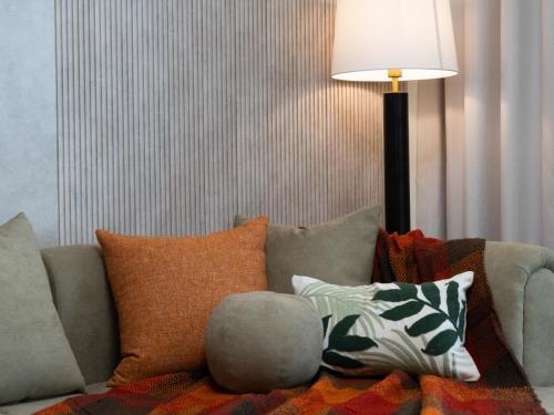 Radiant Luxe Retreat 1BR w Sofa Bed-Sleeps 4- in Lotus 3, Dubái (foto 6)