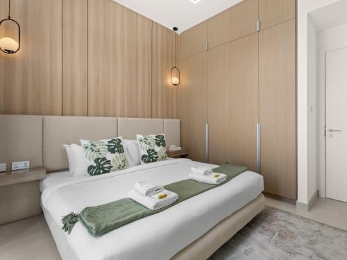 Radiant Luxe Retreat 1BR w Sofa Bed-Sleeps 4- in Lotus 3 - image 9
