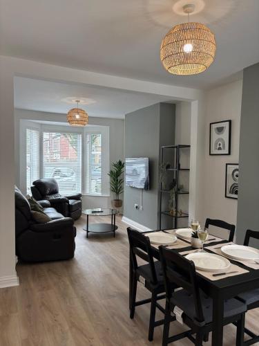 Modern House Great Location, Hull