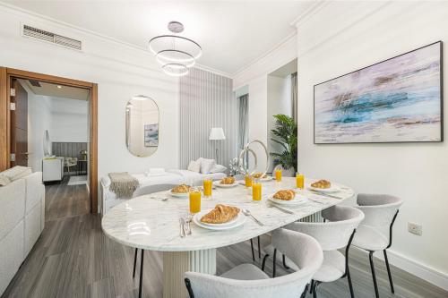 Grand 4BR Burj View PS5 at Burj Vista Downtown, Dubaj (zdjęcie 2)