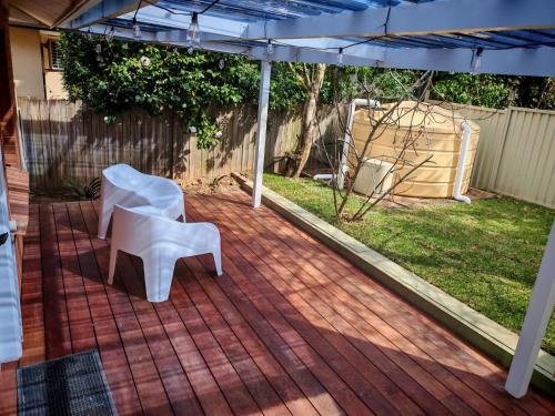 Spacious Studio with Garden close 2train&Westfield near Leonora Close Park